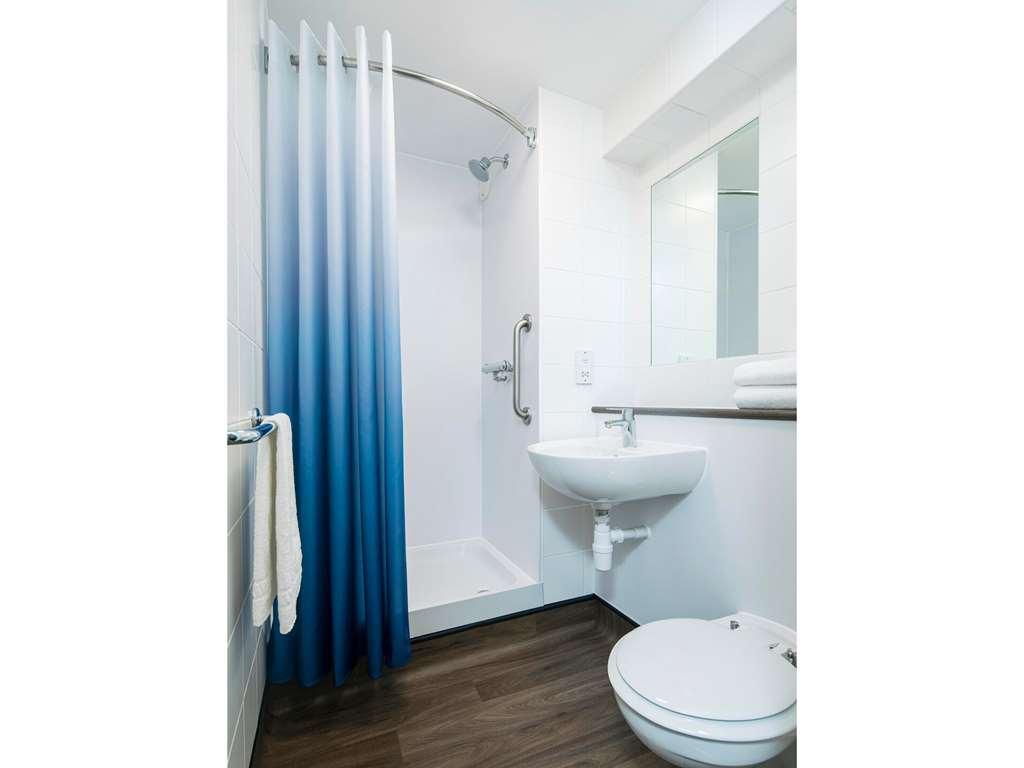 Travelodge Cheltenham Esterno foto